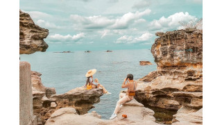 Bãi tắm Dinh Cậu Phú Quốc nổi tiếng với khung cảnh đẹp nên thơ đầy hấp dẫn
